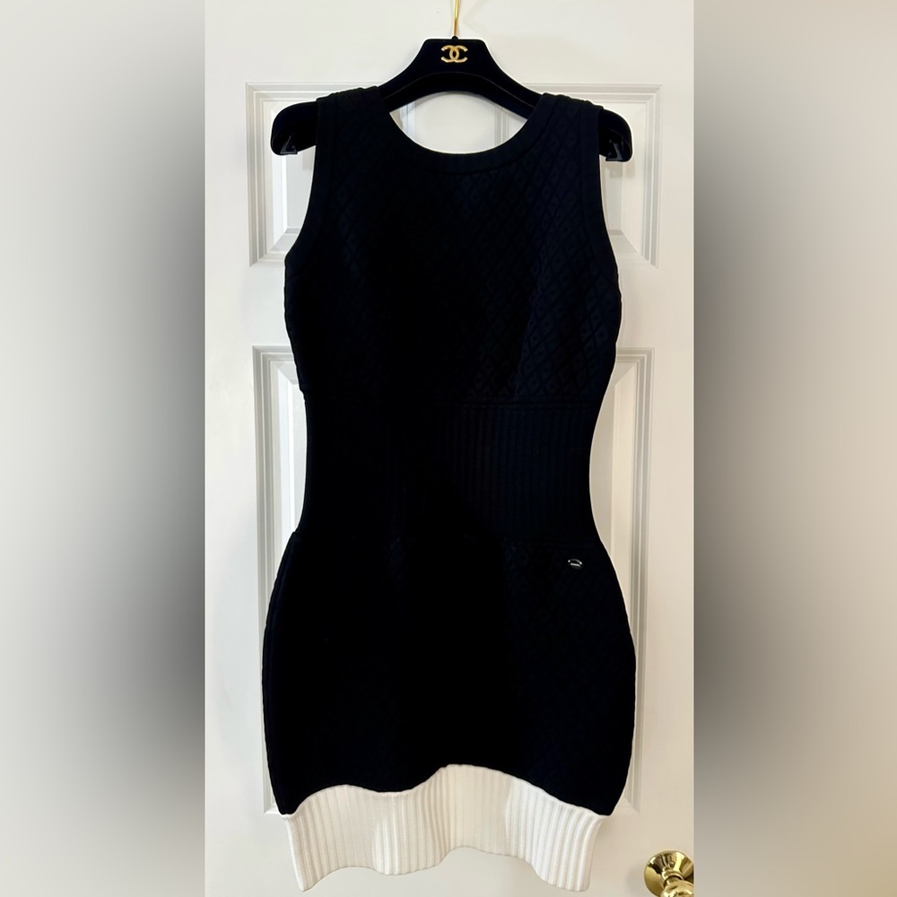 CHANEL Black and White Dress - Picture 3 of 12